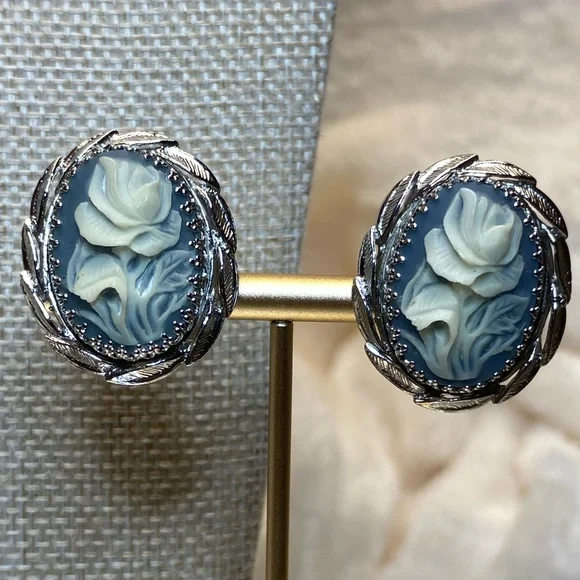 Whiting and Davis Faux Cameo Rose Brooch Necklace Bracelet & Earrings Mint 1960s - Picture 4 of 14